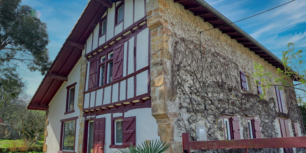 maison à ST PEE SUR NIVELLE (64310)